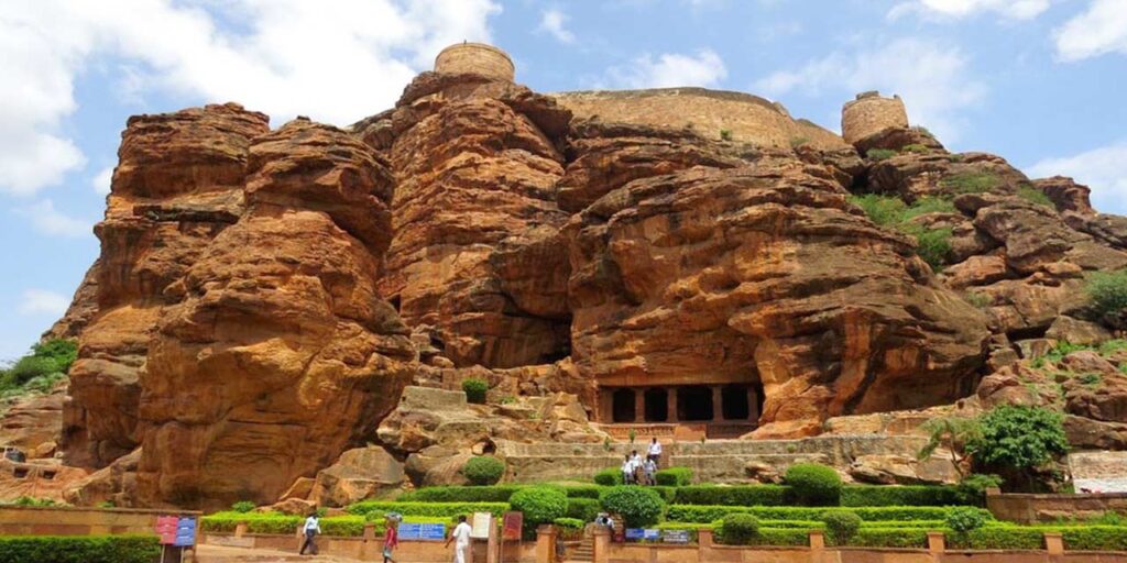 Bhimbhetka Caves 